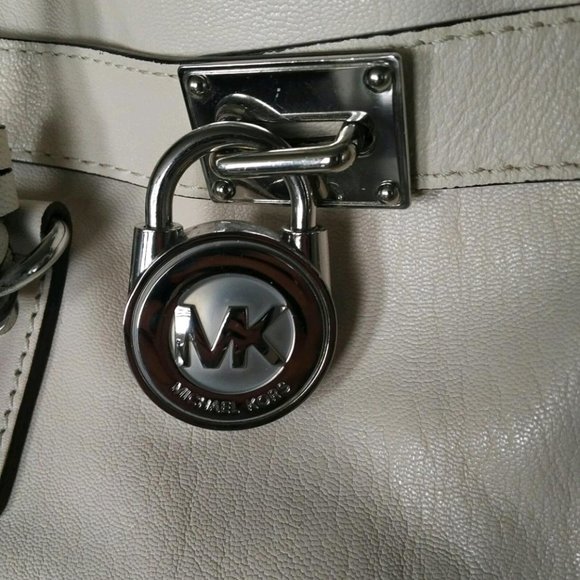 Michael Kors leather bag - Picture 2 of 3
